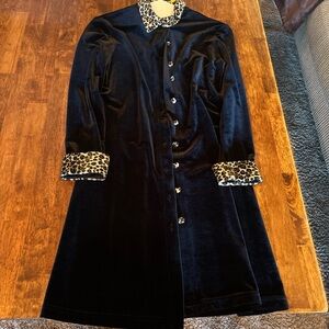 Excellent condition Y2K black velvet leopard  🐆 print button up dress